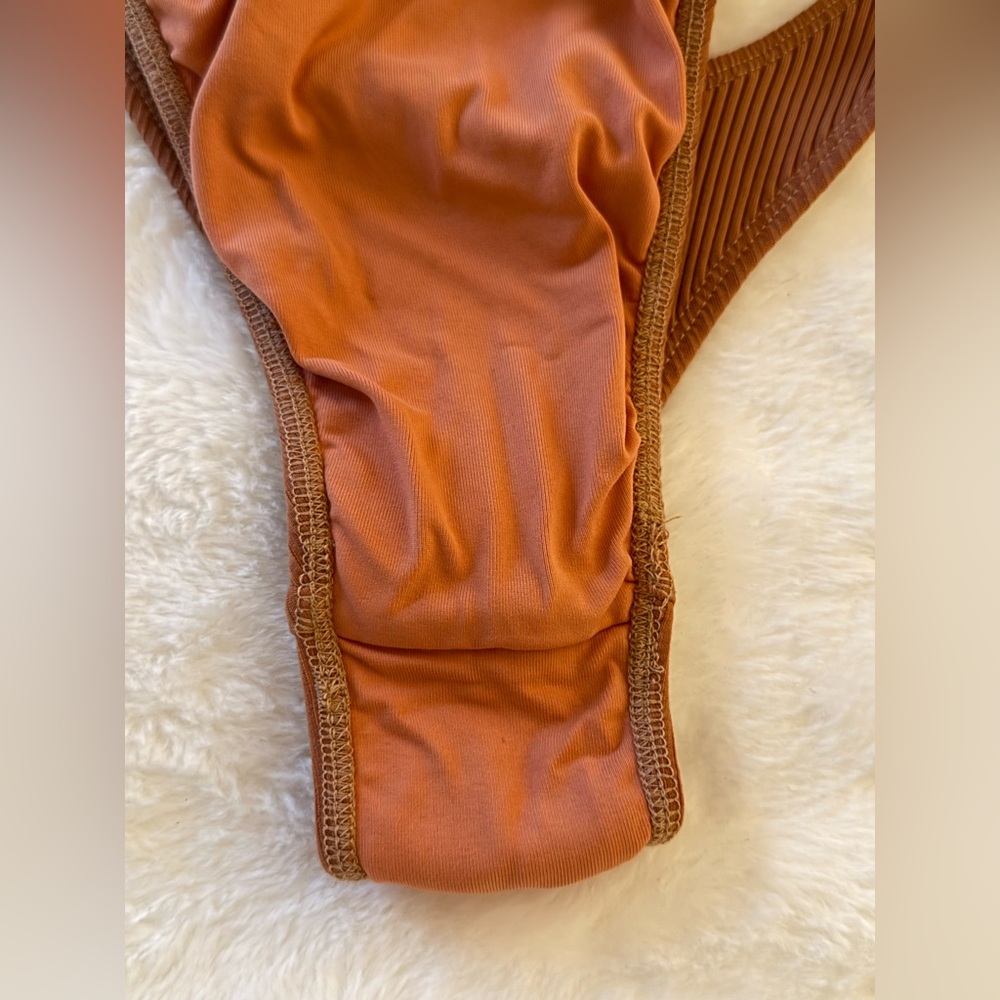 Minimale Animale Ribbed Rust Bikini Set - Picture 5 of 14